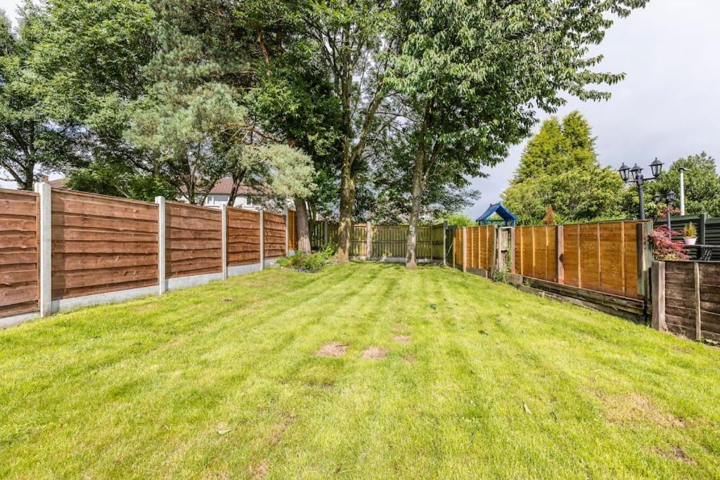 Entire Charming 5-Bed House In Darwen Blackburn Bb1 Free Parking Roadside Rishton Bagian luar foto