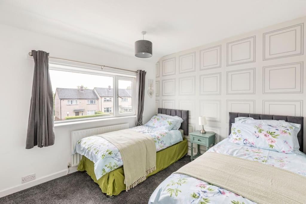 Entire Charming 5-Bed House In Darwen Blackburn Bb1 Free Parking Roadside Rishton Bagian luar foto