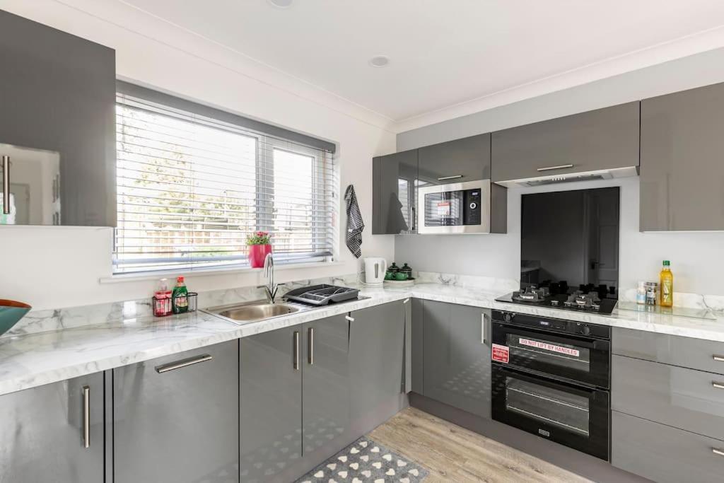 Entire Charming 5-Bed House In Darwen Blackburn Bb1 Free Parking Roadside Rishton Bagian luar foto