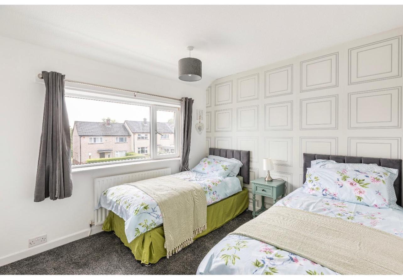 Entire Charming 5-Bed House In Darwen Blackburn Bb1 Free Parking Roadside Rishton Bagian luar foto
