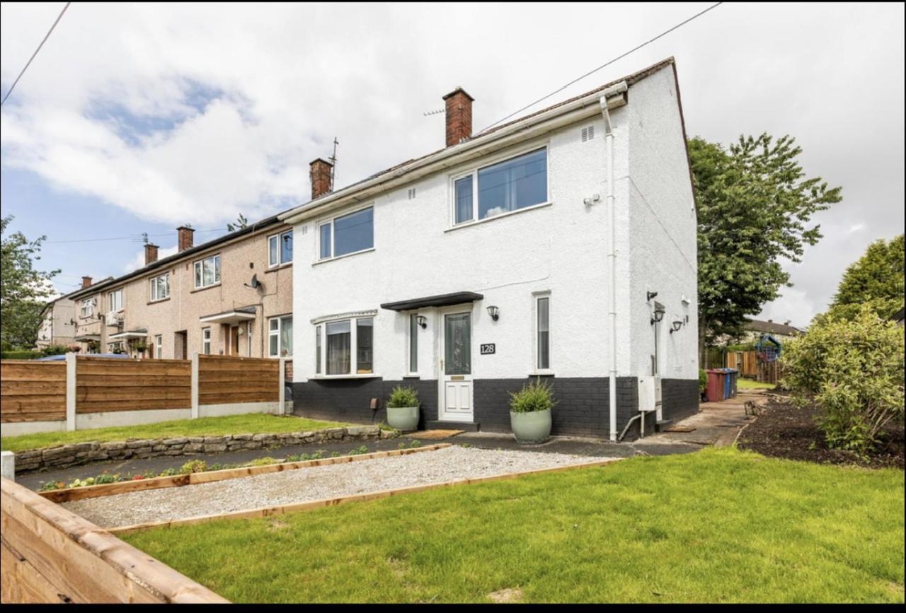 Entire Charming 5-Bed House In Darwen Blackburn Bb1 Free Parking Roadside Rishton Bagian luar foto