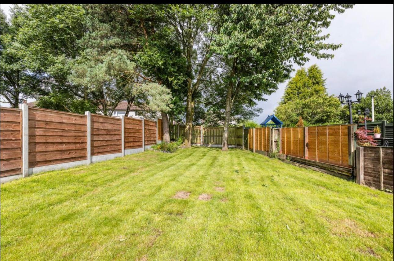 Entire Charming 5-Bed House In Darwen Blackburn Bb1 Free Parking Roadside Rishton Bagian luar foto
