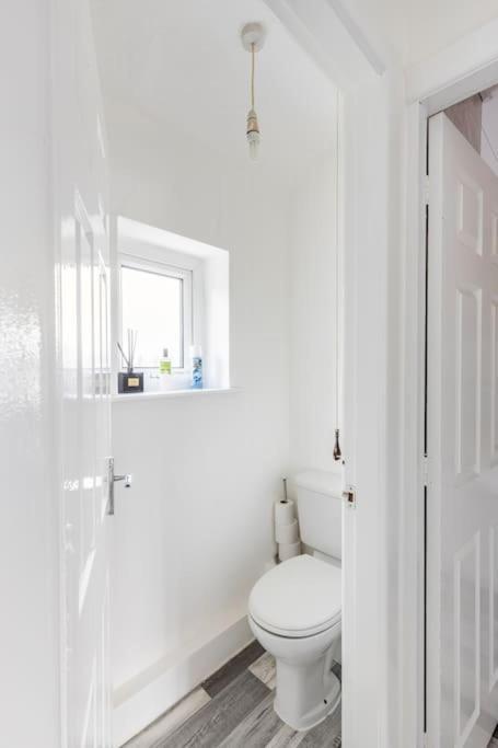 Entire Charming 5-Bed House In Darwen Blackburn Bb1 Free Parking Roadside Rishton Bagian luar foto