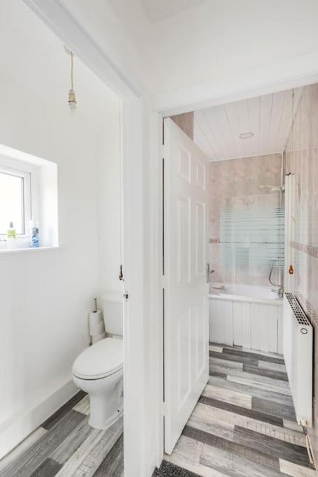 Entire Charming 5-Bed House In Darwen Blackburn Bb1 Free Parking Roadside Rishton Bagian luar foto