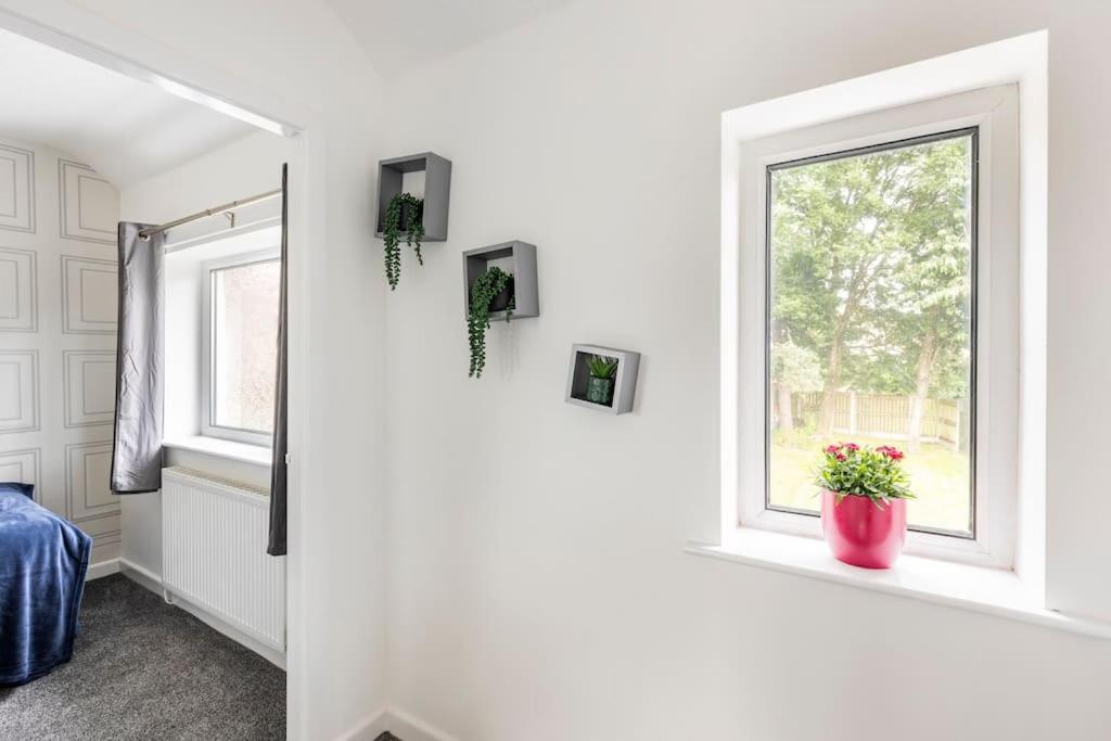 Entire Charming 5-Bed House In Darwen Blackburn Bb1 Free Parking Roadside Rishton Bagian luar foto