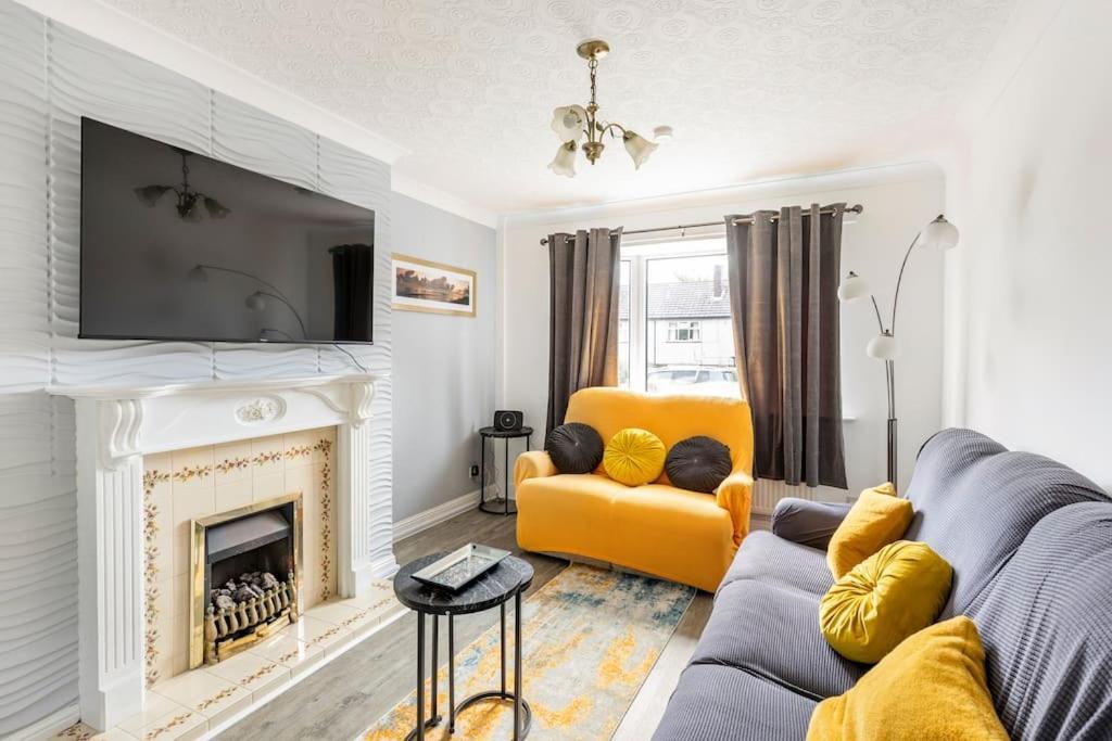 Entire Charming 5-Bed House In Darwen Blackburn Bb1 Free Parking Roadside Rishton Bagian luar foto