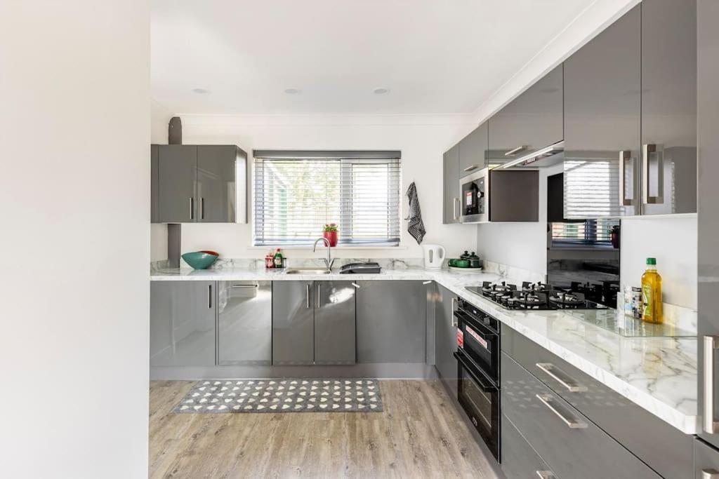 Entire Charming 5-Bed House In Darwen Blackburn Bb1 Free Parking Roadside Rishton Bagian luar foto